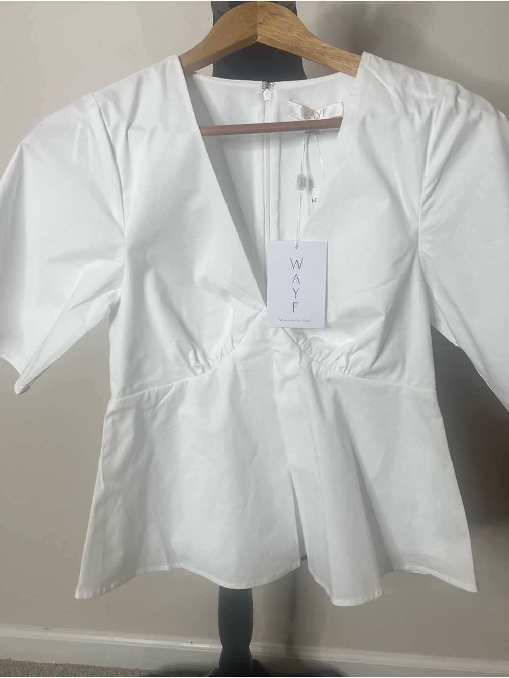 WAYF Women’s Zelma White V~Neck Short Sleeve Peplum Babydoll Top Sz XS~NWT